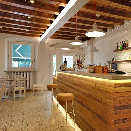 吉尔米妮酒店 2*