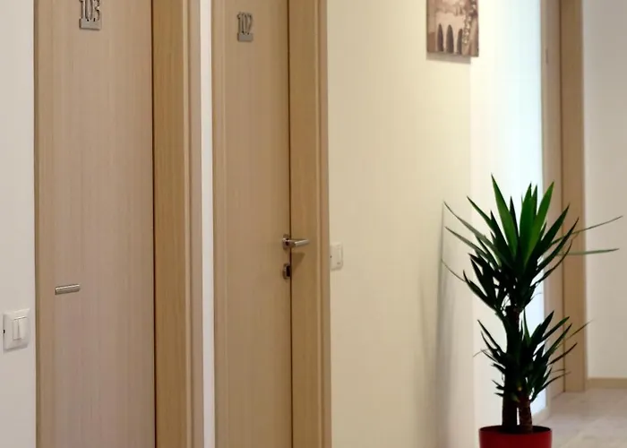 吉尔米妮酒店 2*